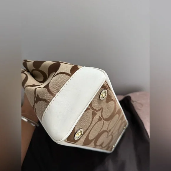 Coach Hampton Shoulder Bag - Picture 6 of 9